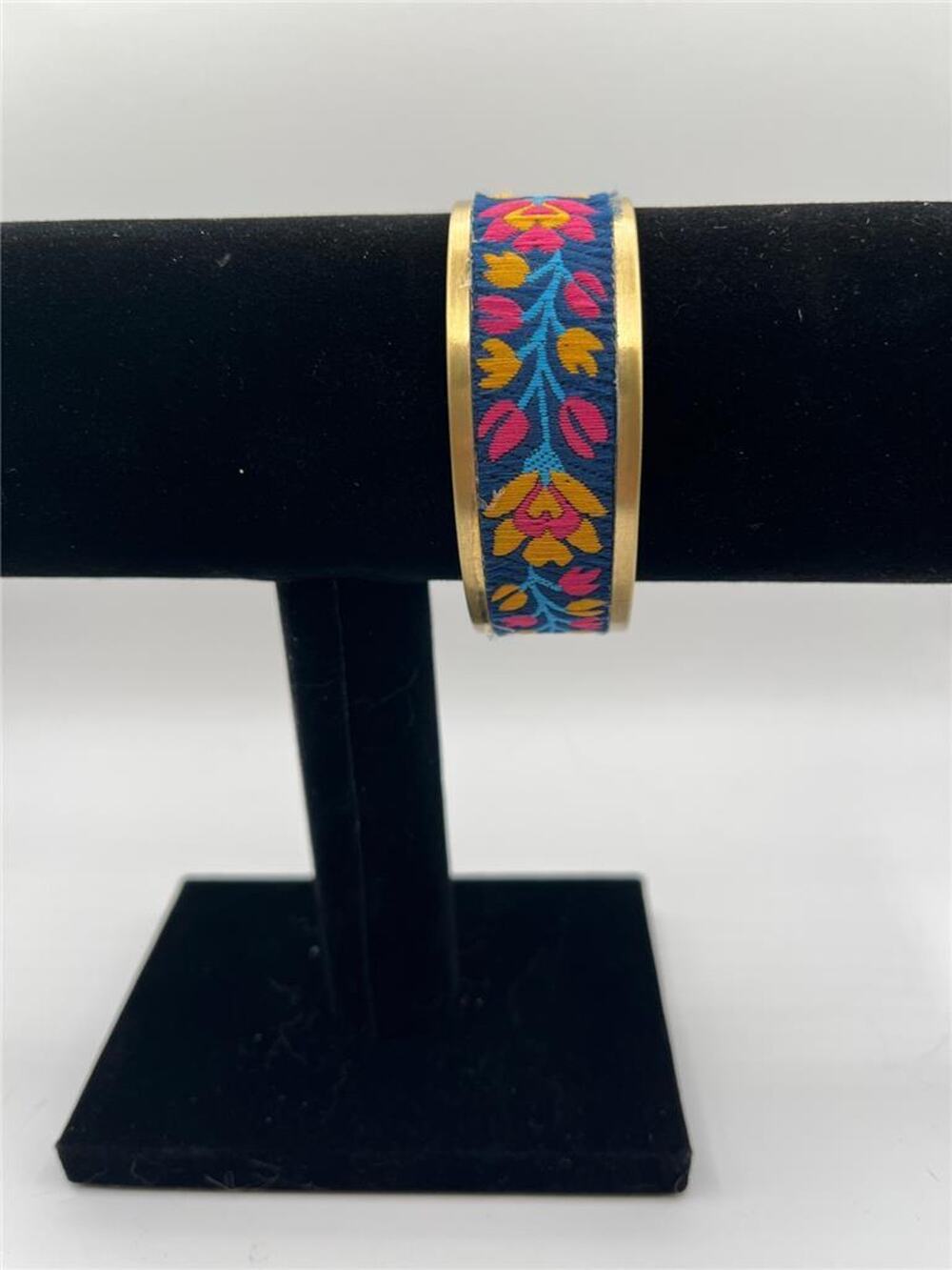 Retro Stitches Embroidered Floral Cuff Bracelet